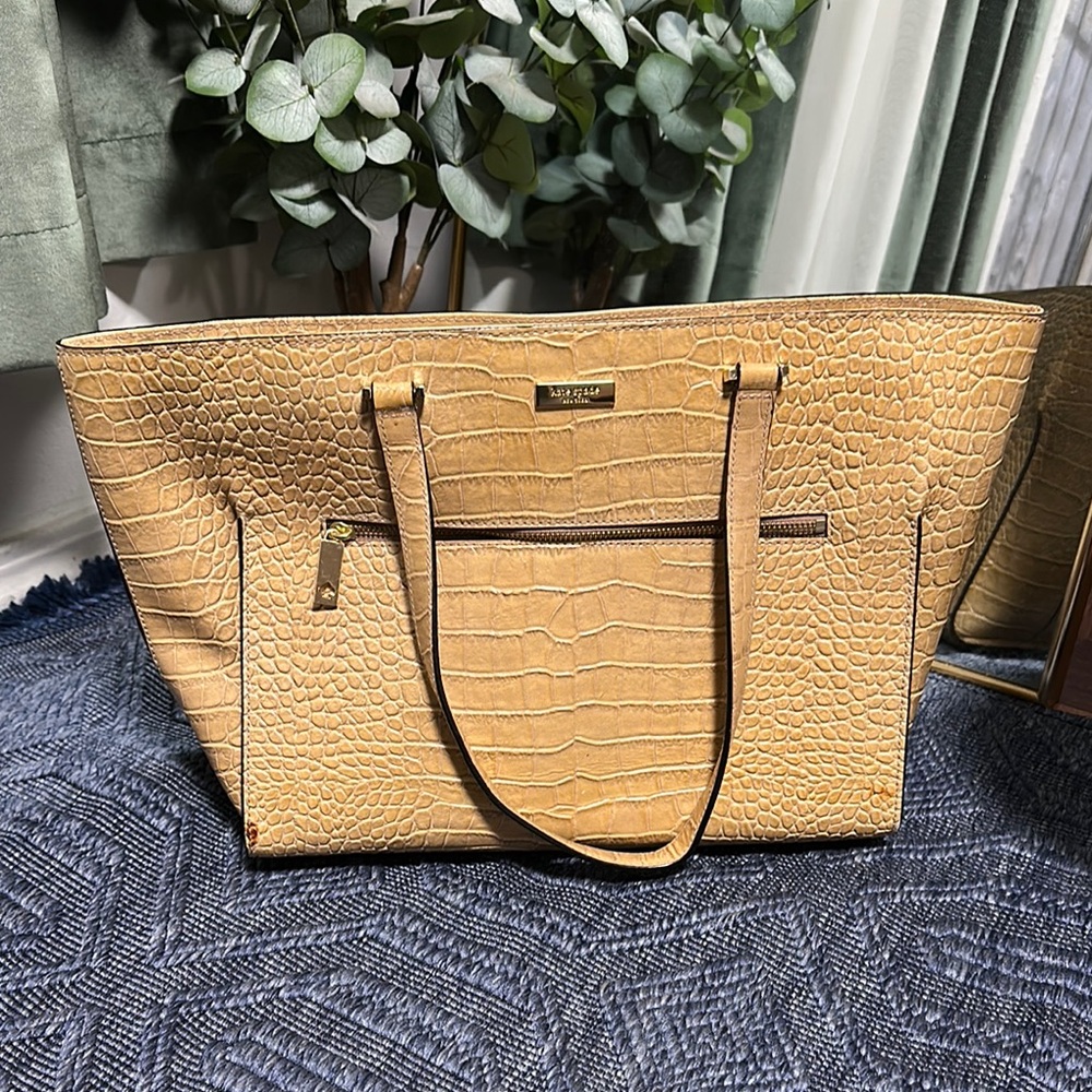 Kate spade ♠️ Tan Textured Leather Tote Bag